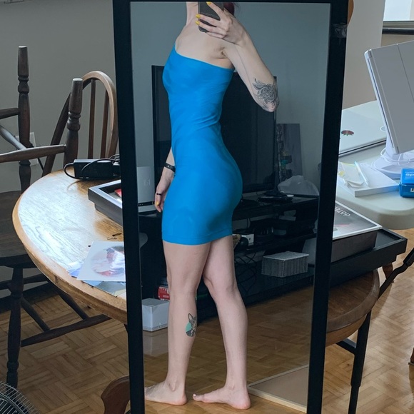 Bebe: one shoulder mini dress, in “methyl blue”. - Picture 3 of 5